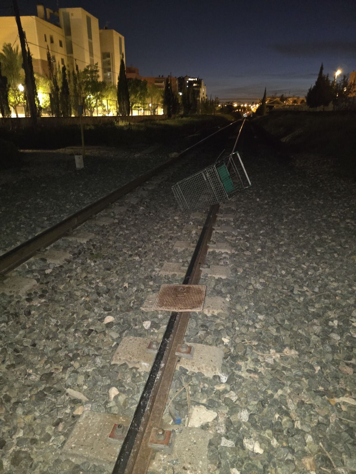 Objeto sobre las vías en Elche