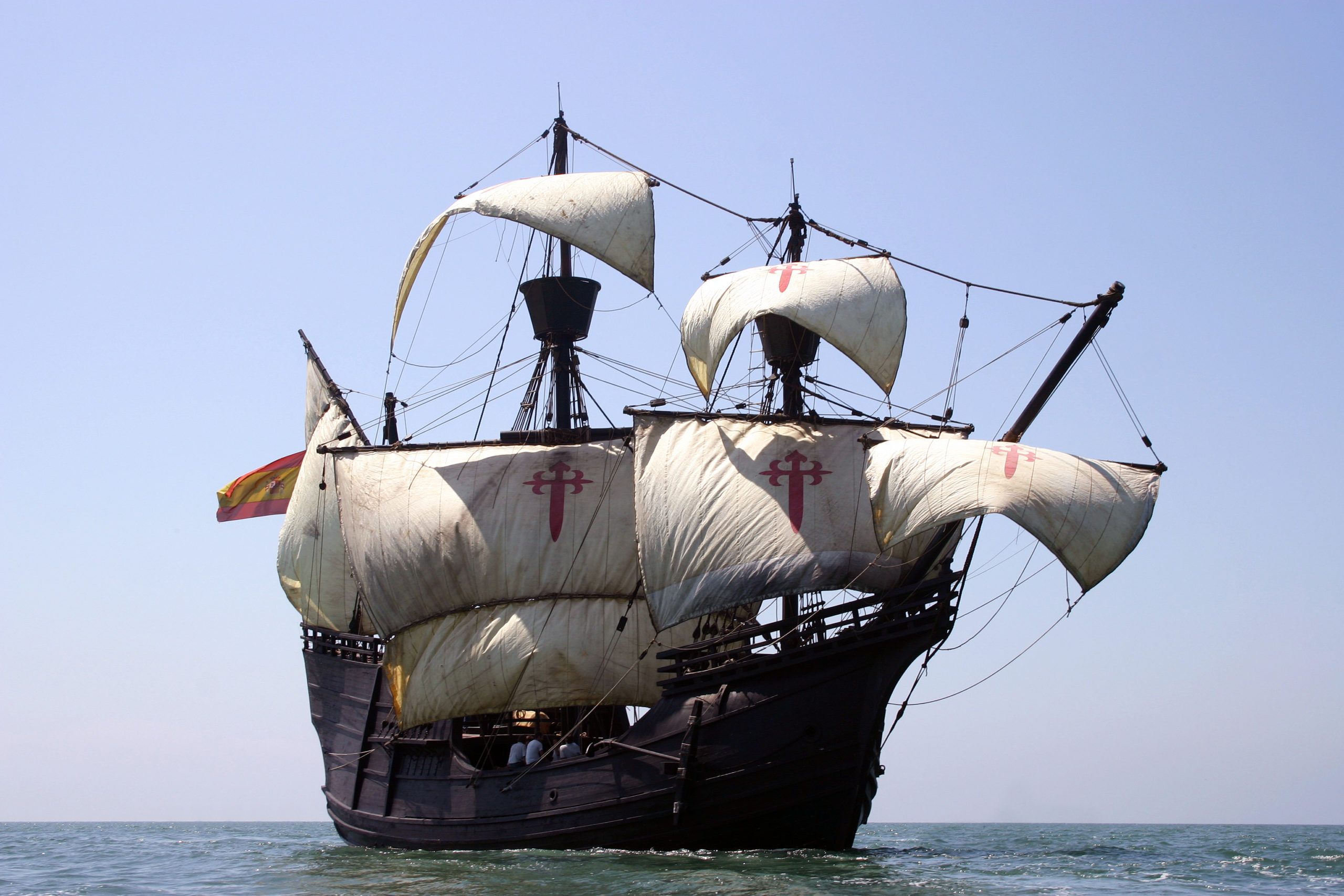 Galió històric Nao Victoria solcant la mar Galió històric Nao Victoria solcant la mar