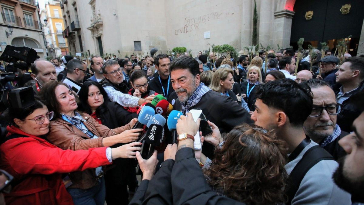 Luis Barcala atÃ©n als mijos de comunicaciÃ³ abans de la Santa FaÃ§ 2026