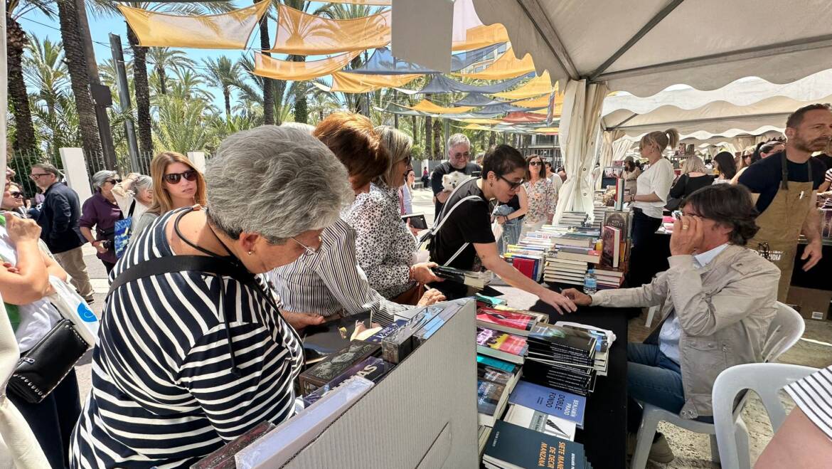 Exito de la Feria del Libro en el Paseo de la Estacion con mas de 30.000 visitantes 9 1170x659