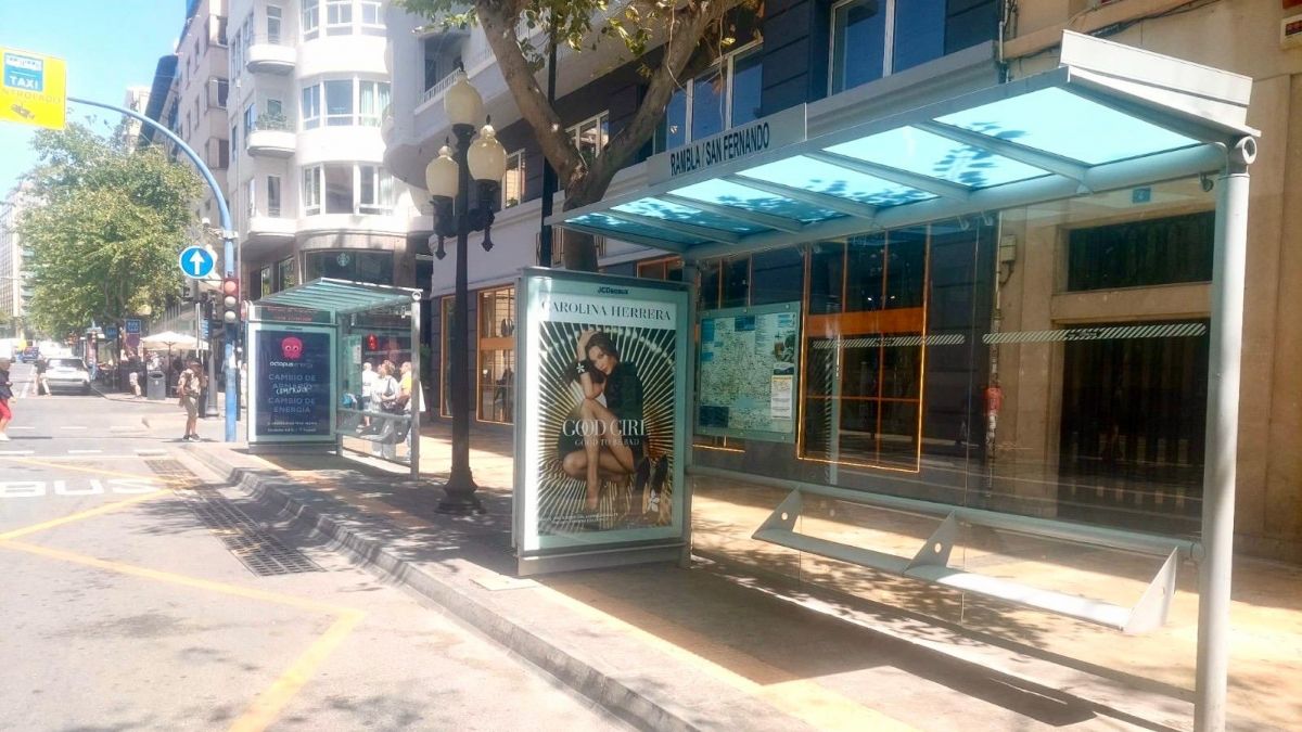 Marquesines d'autobús en la Rambla en Alacant