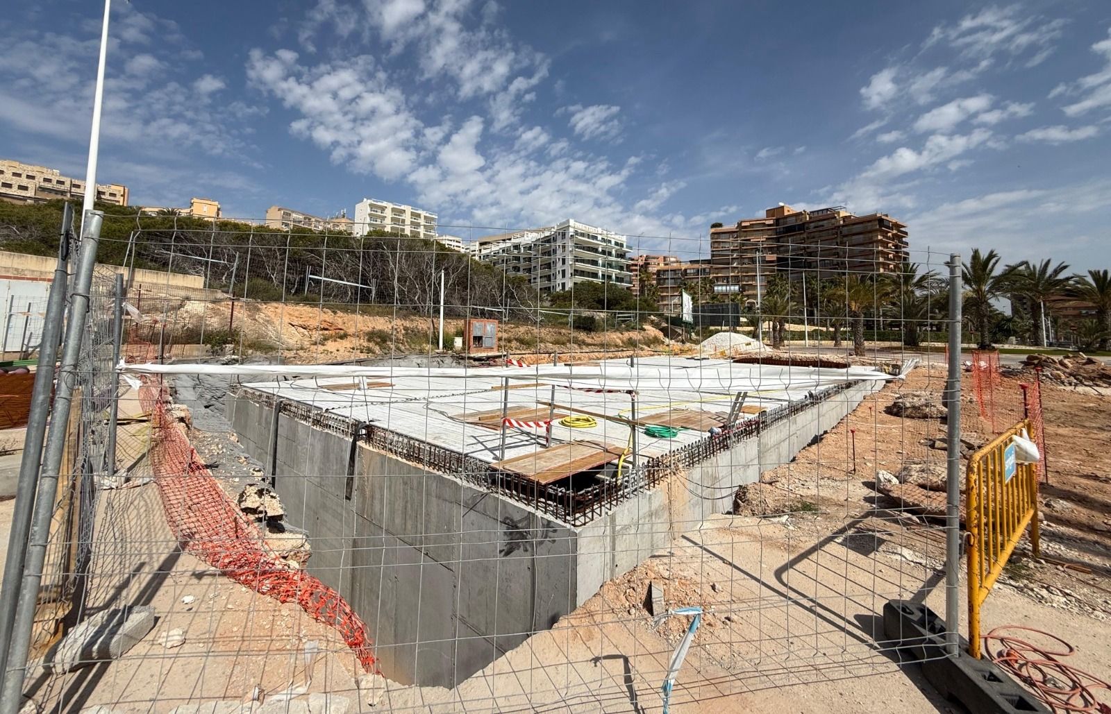 Obres de construcción del tanc de tempestes d'Arenals del Sol