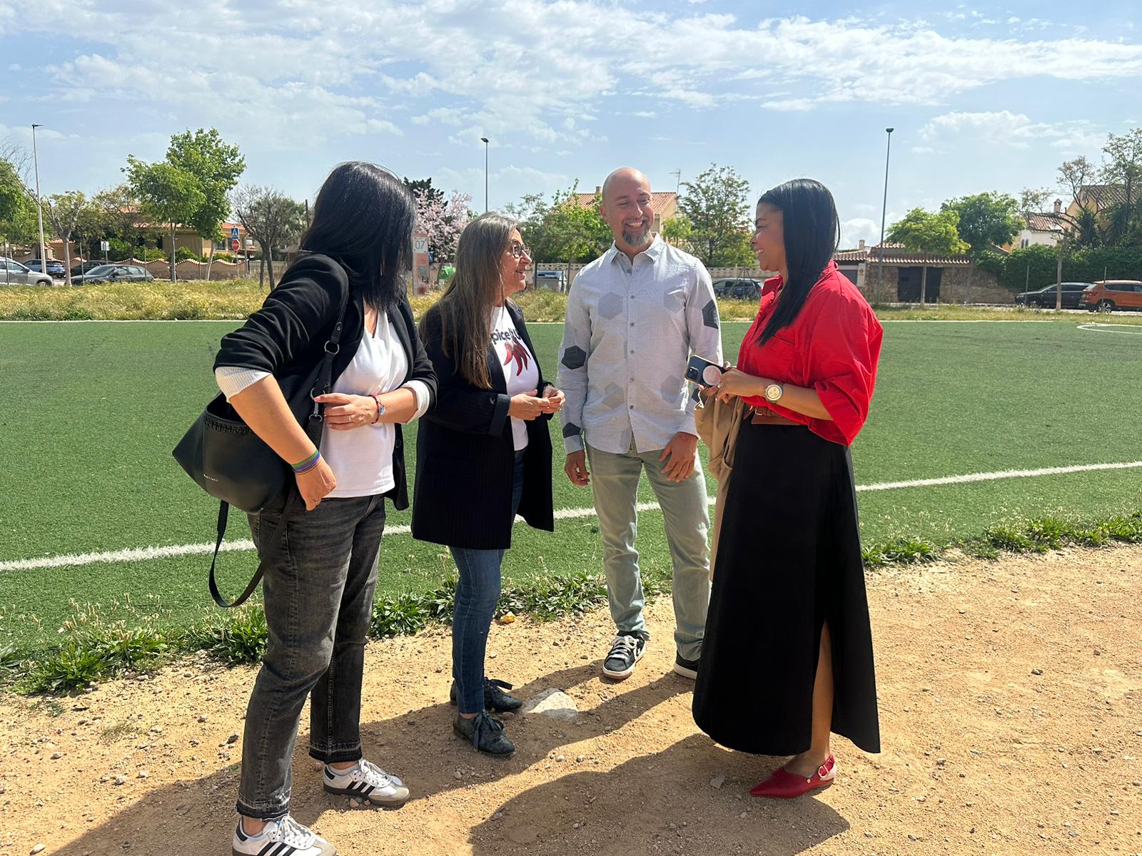 Visita de Yaissel Sánchez i Asun París al solar del Centre de Salut III