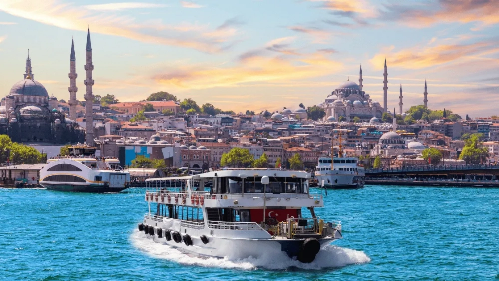 Imatge d'un creuer pel Bòsfor en Istanbul