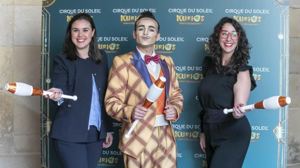 Un dels personatges de KURIOS en la presentació de l'espectacle a Alacant