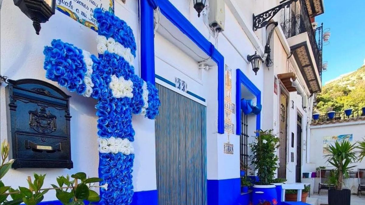 Creu de Maig en una casa de Santa Cruz en Alacant