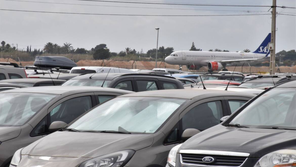 Aparcamiento en el Aeropuerto de Alicante-Elche