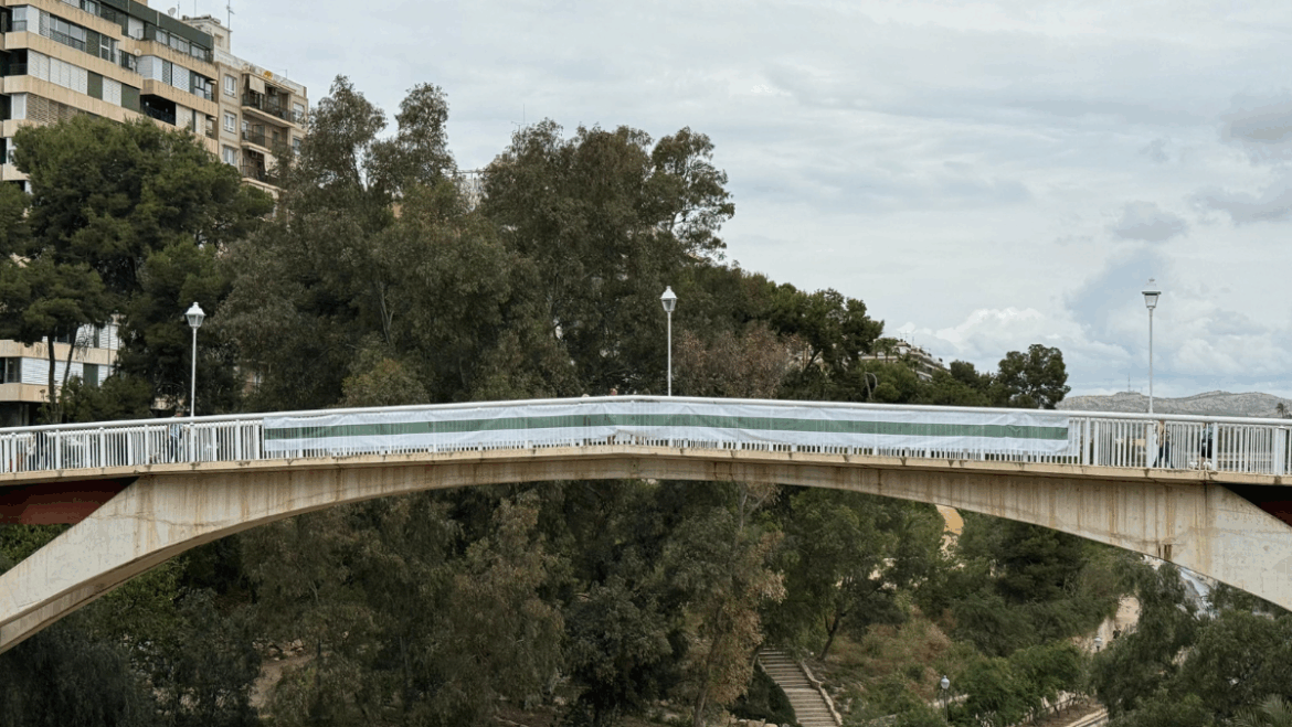 El Ayuntamiento se suma a la iniciativa para sacar banderas del Elche CF a los balcones 1170x659