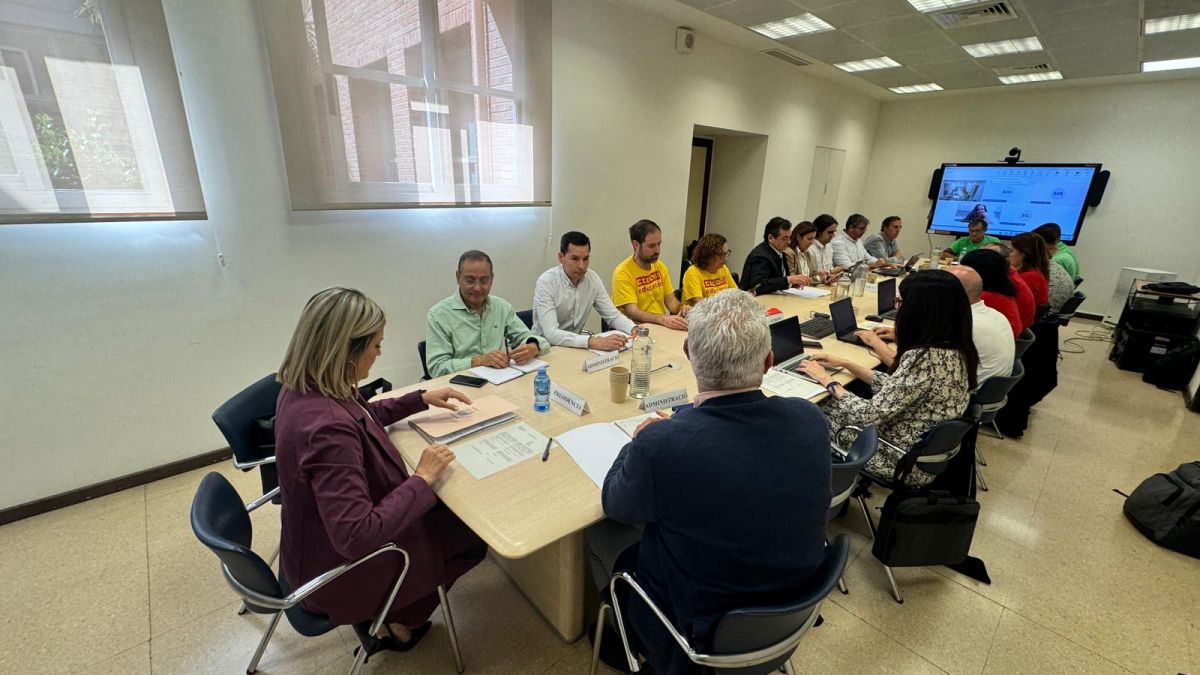 Reunió de la consellera Carmen Ortí amb els sindicats