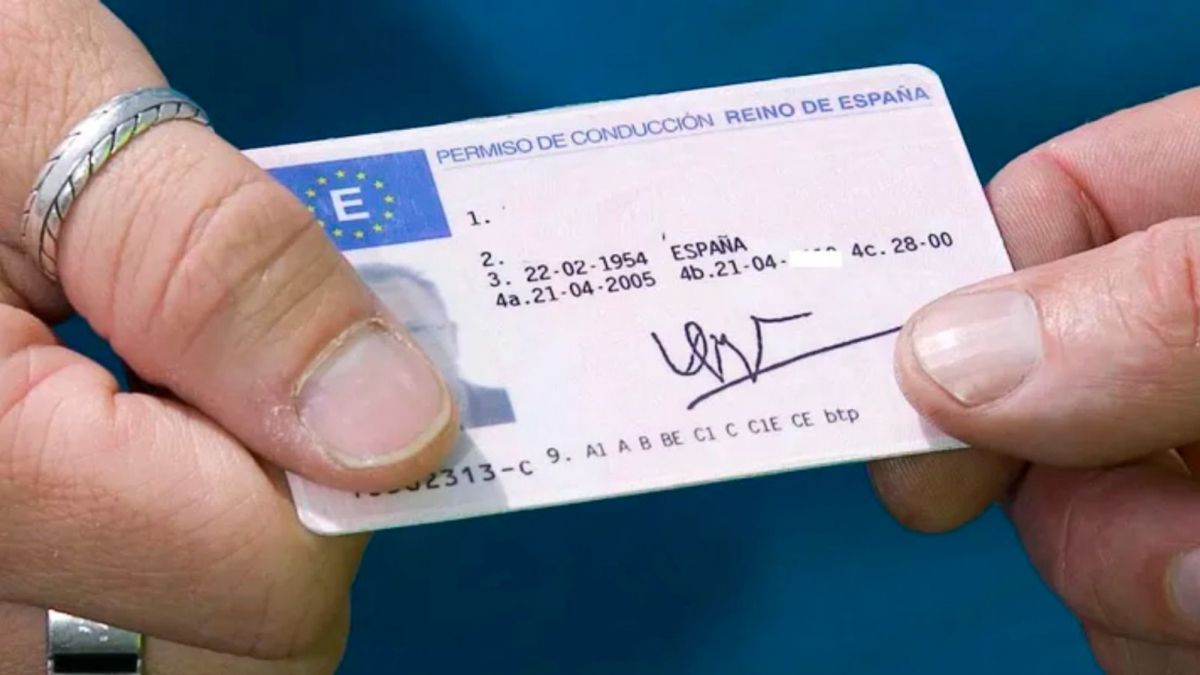 Un carnet de conducir para circular en España