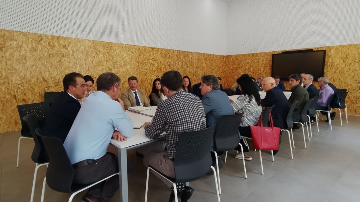 El concejal de Urbanismo, Antonio Peral, se reúne con los representantes de FOPA El concejal de Urbanismo, Antonio Peral, se reúne con los representantes de FOPA