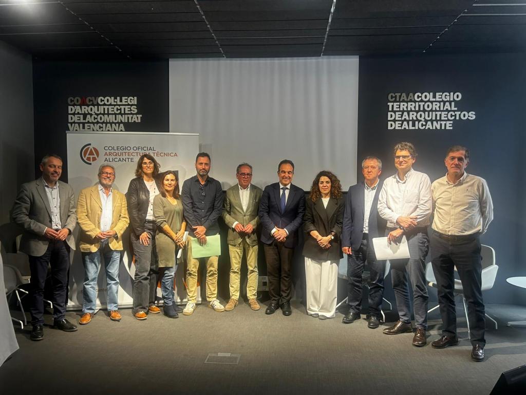 Trobada d'Antonio Peral amb arquitectes i aparelladors