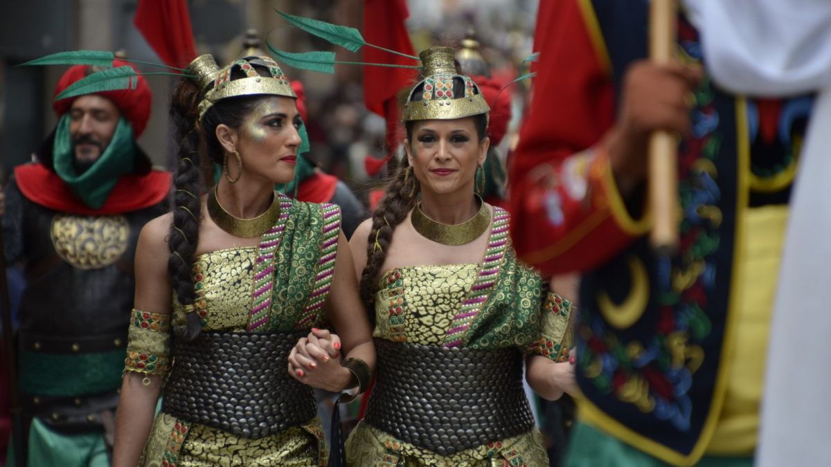 Desfilada dels Moros i Cristians de Petrer