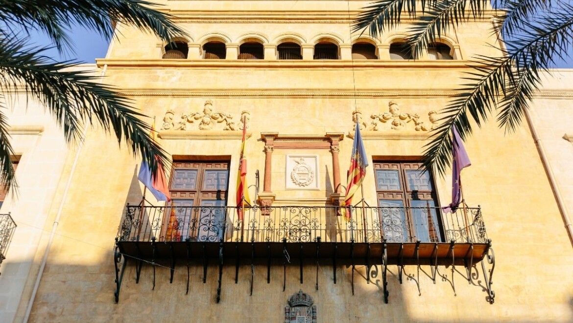 Fachada del Ayuntamiento de elche 1170x659