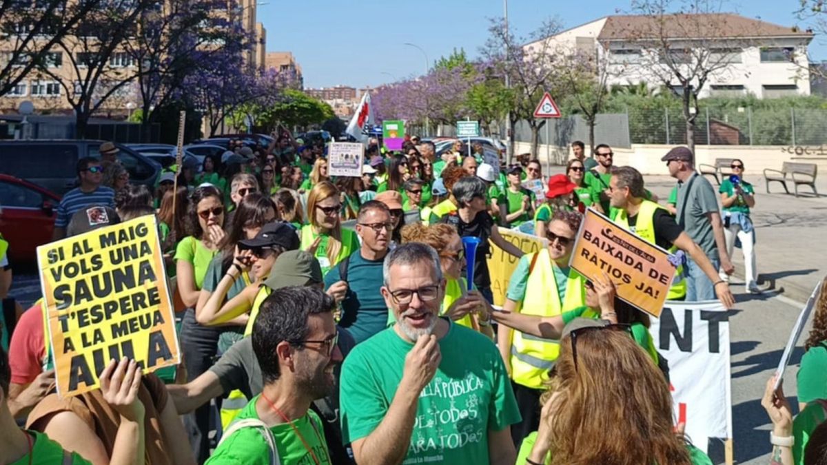Inicio de la manifestación por la huelga docente de este lunes en Alicante 