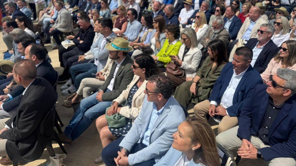 Elche recibe las 5 banderas azules que se izaran en sus playas 1170x659