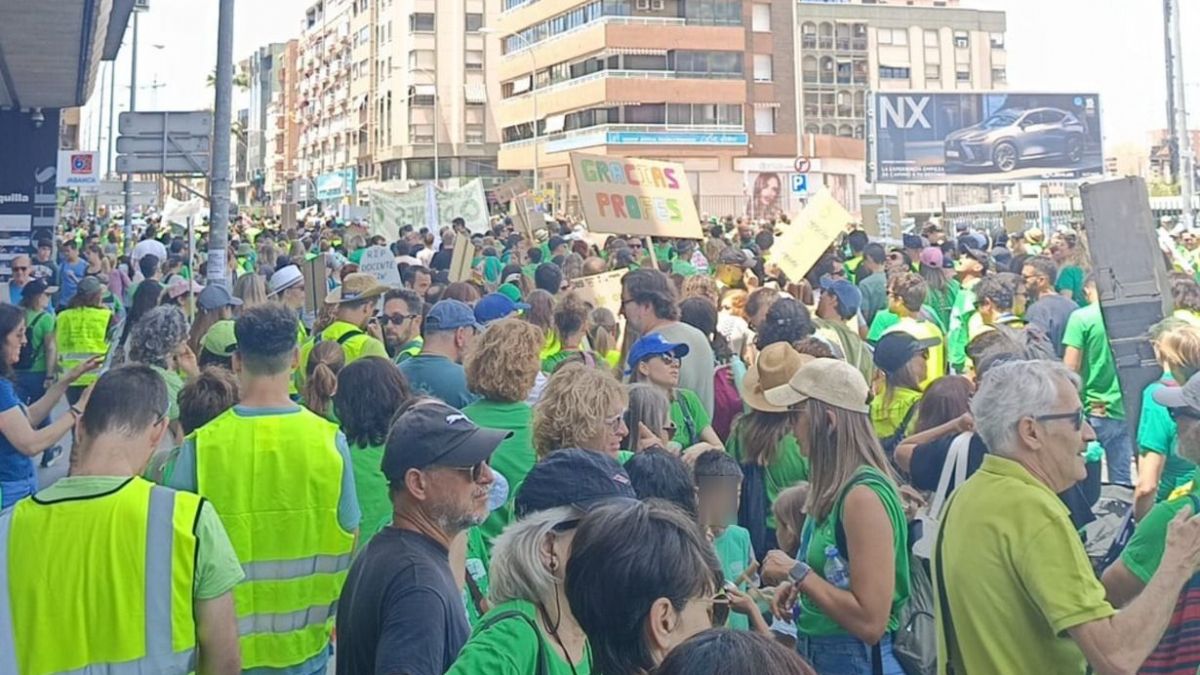 Manifestación docente en la avenida de Aguilera en Alicante
