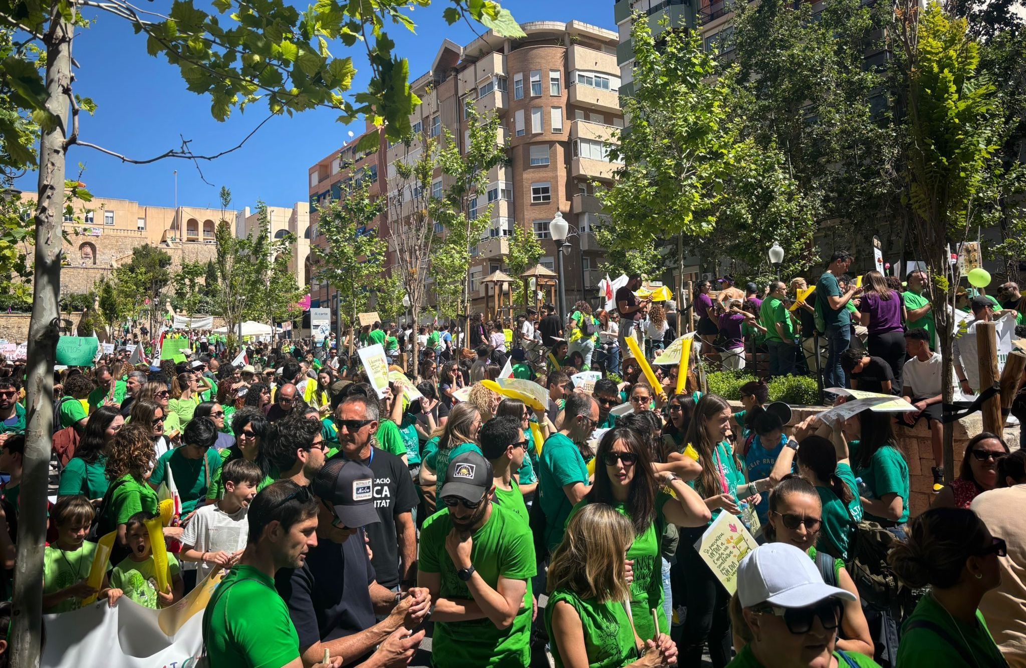 Manfiestació docent a les escales de l'IES Jorge Juan d'Alacant