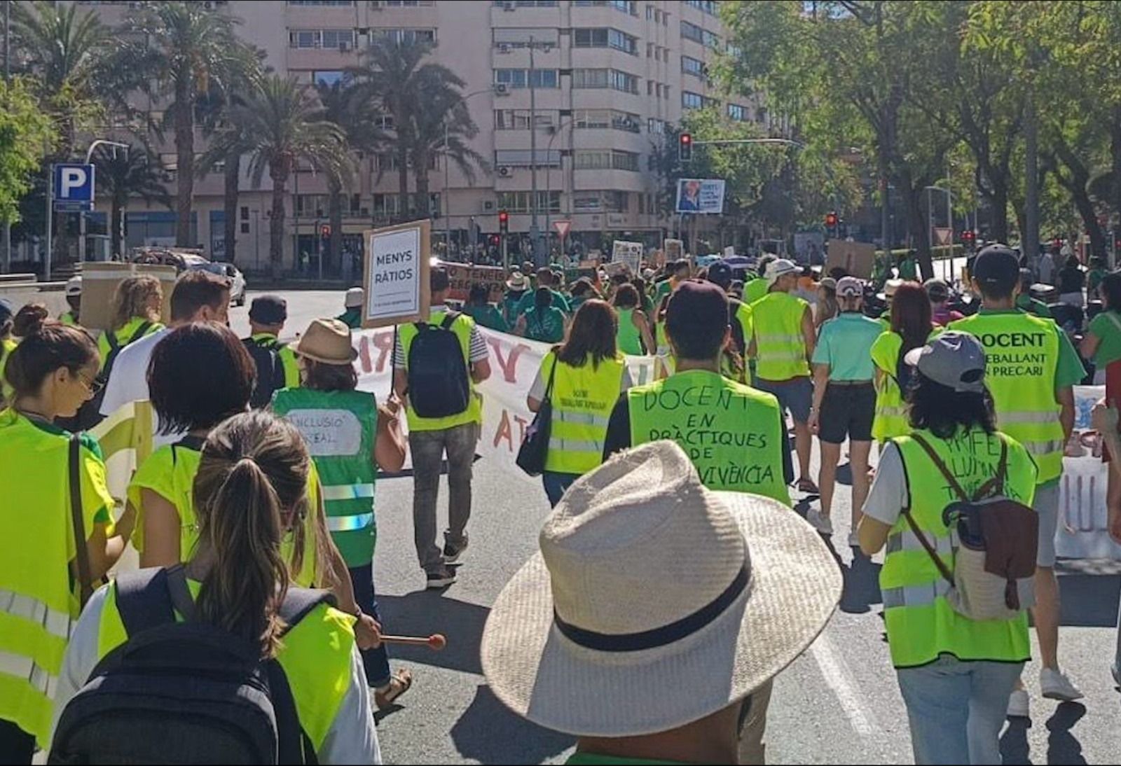 Nueva jornada de protesta del profesorado en las calles de Alicante por la huelga educativa (Foto: V.V.M.)