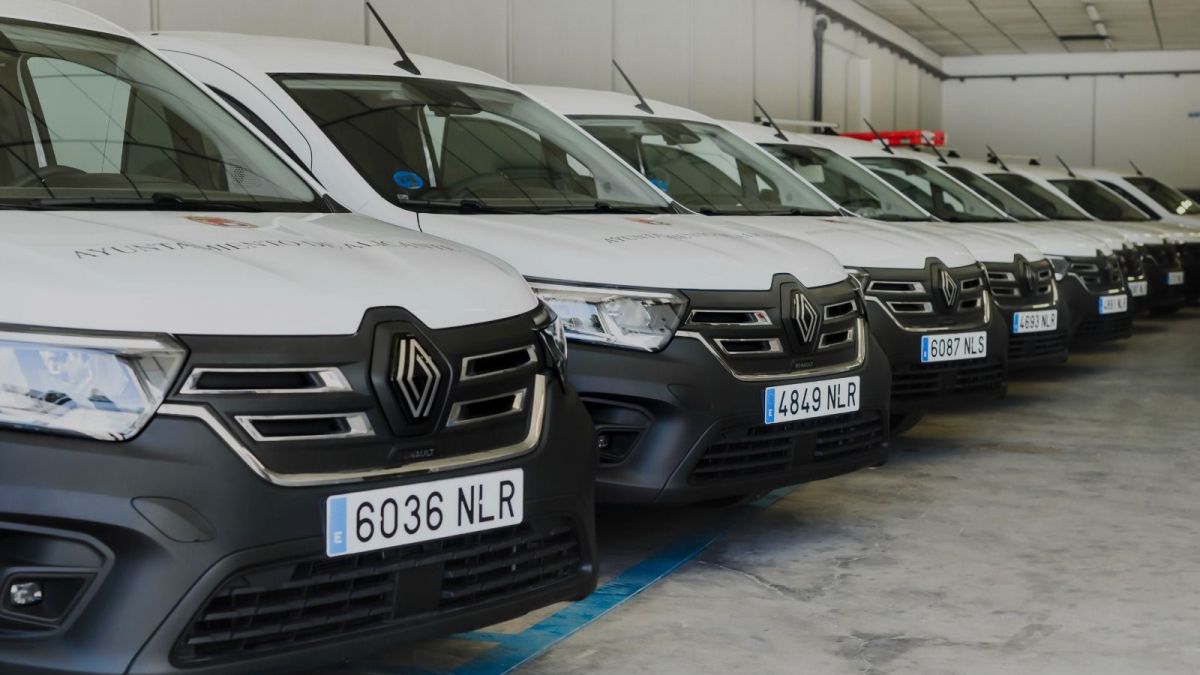 Nuevos vehículos del servicio de mantenimiento en los coleigios de alicante