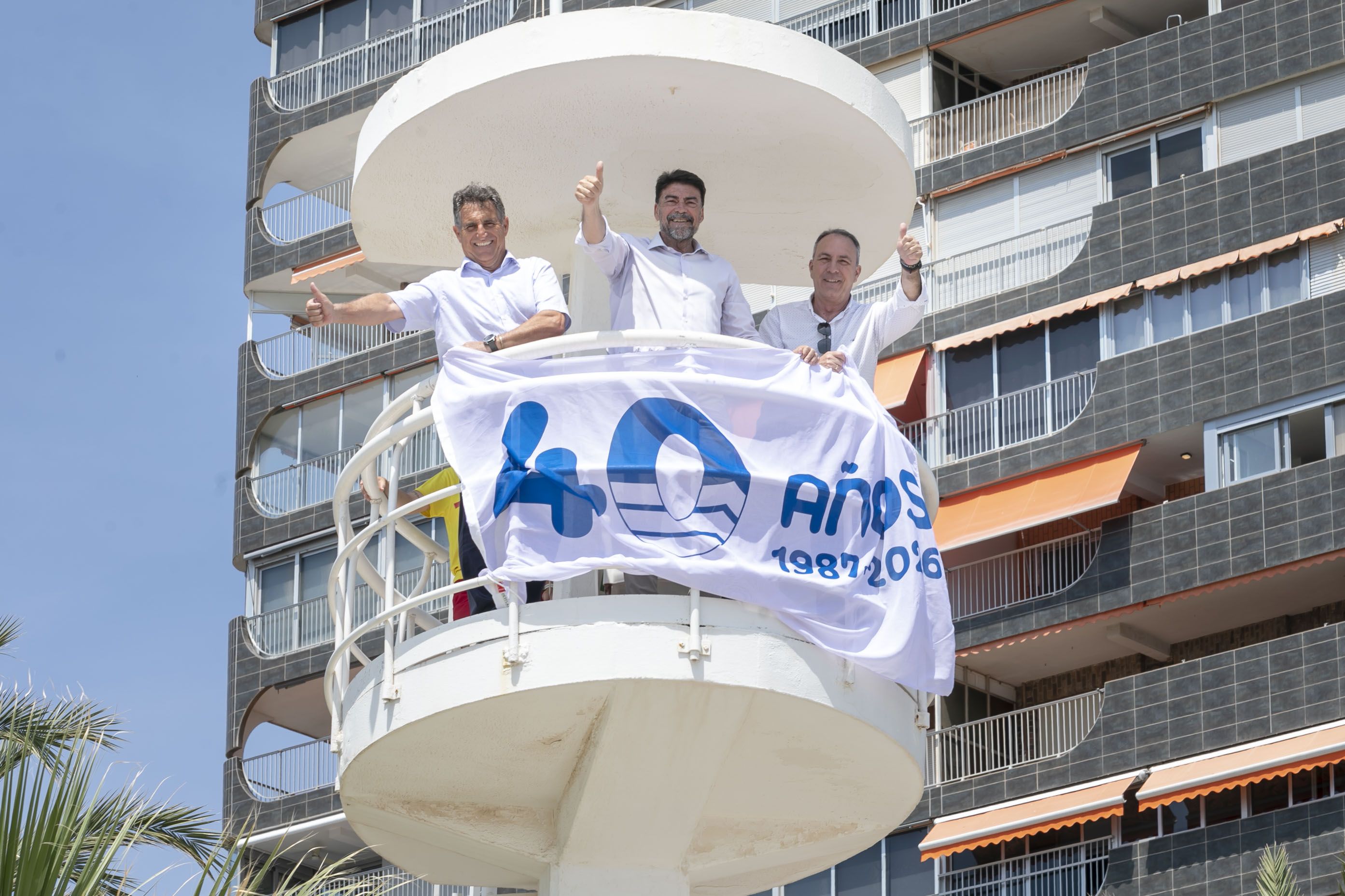 Quaranta anys de la bandera blava a la platja de Sant Joan d'Alacant