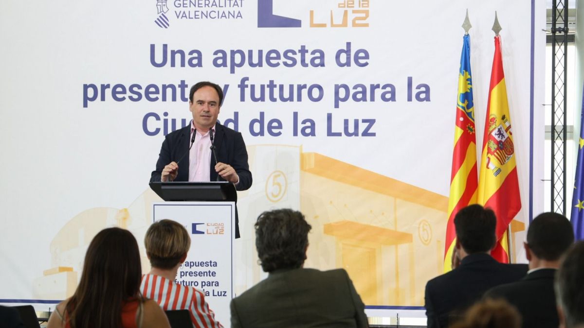 Pérez Llorca comparece en la presentación del nuevo acuerdo cinematográfico en Ciudad de la Luz