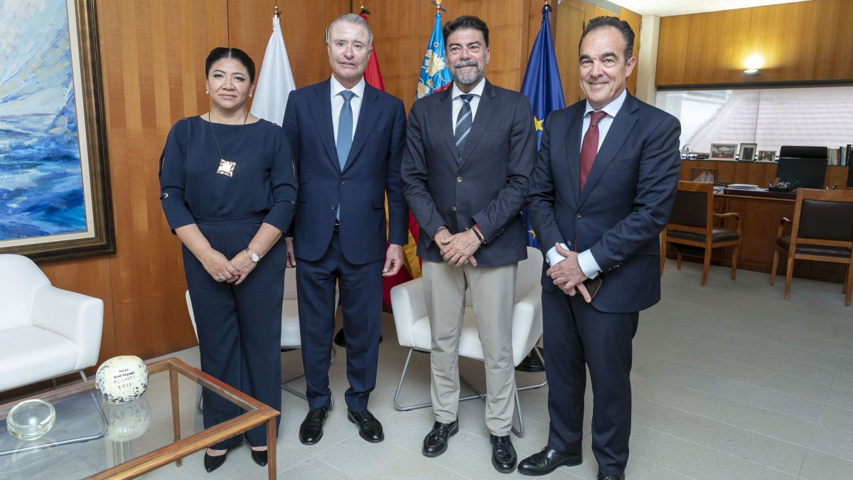 Visita del embajador de México
