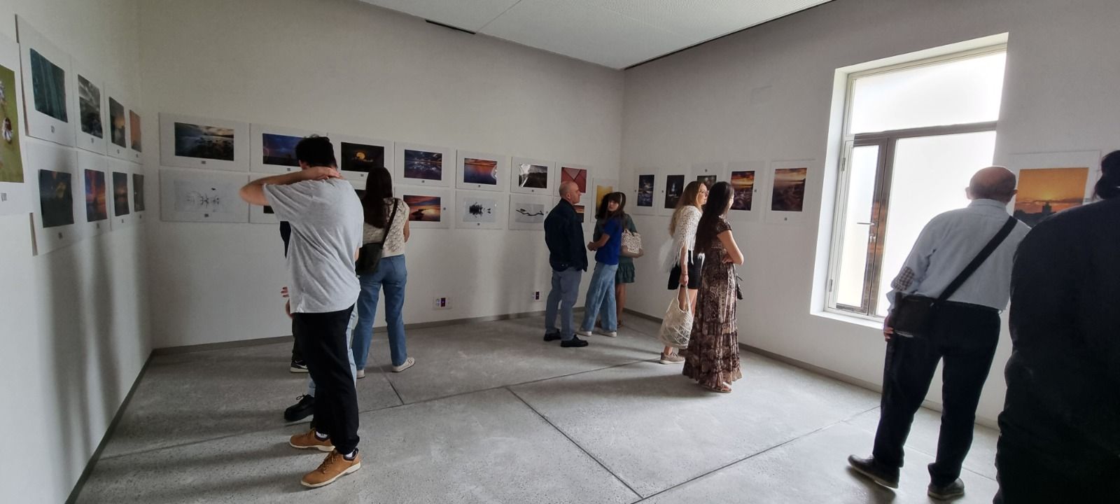 Visitants el Certamen de Fotografia Alacant Renaix