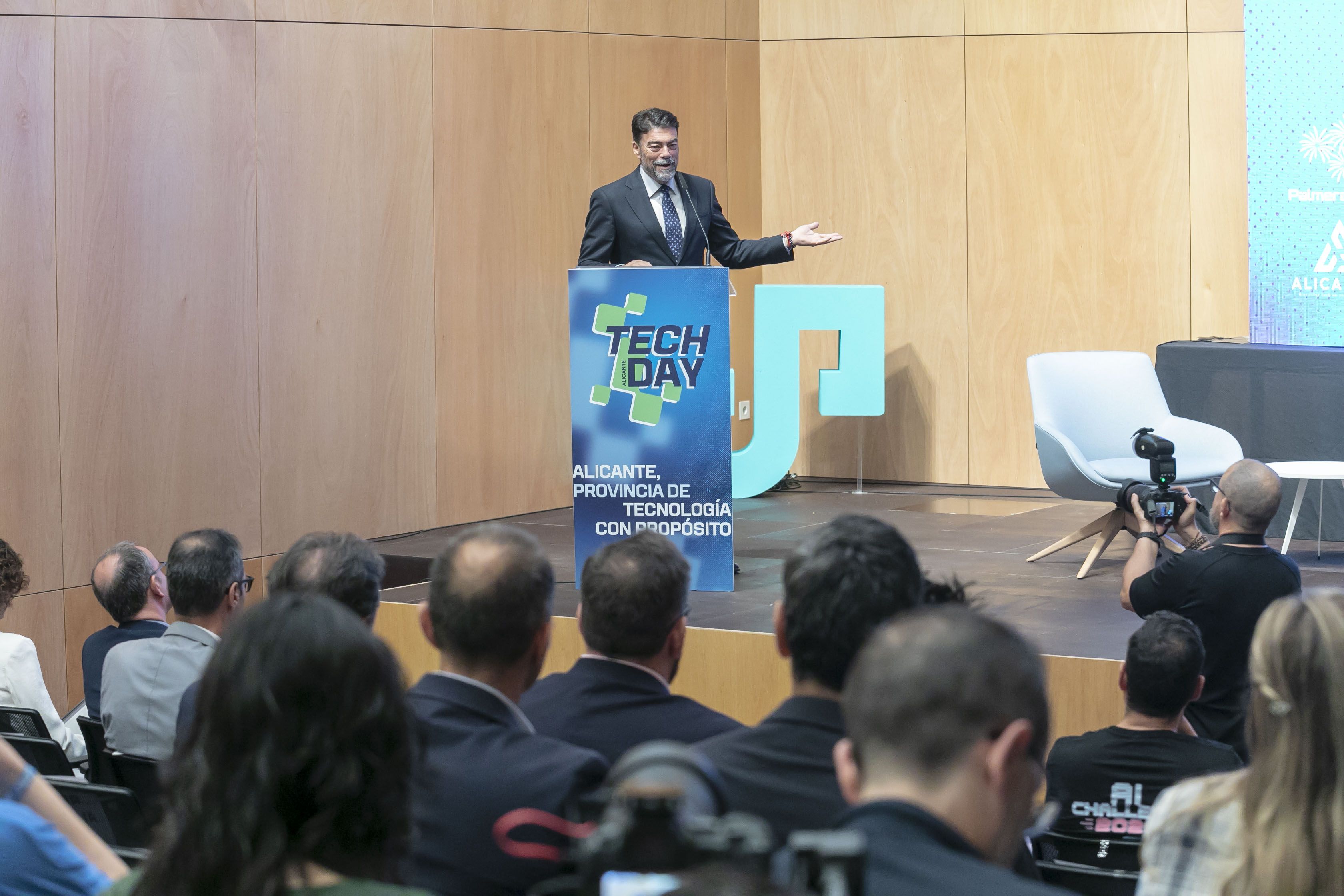 Luis Barcala participa en l inaugración del Tech Day