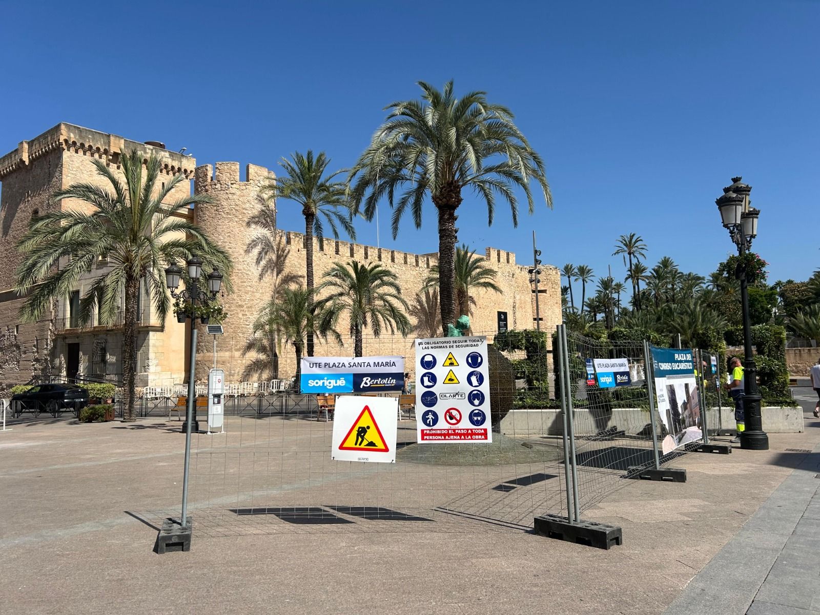Tancat en les obres de la plaça del Congrés Eucarístic a Elx