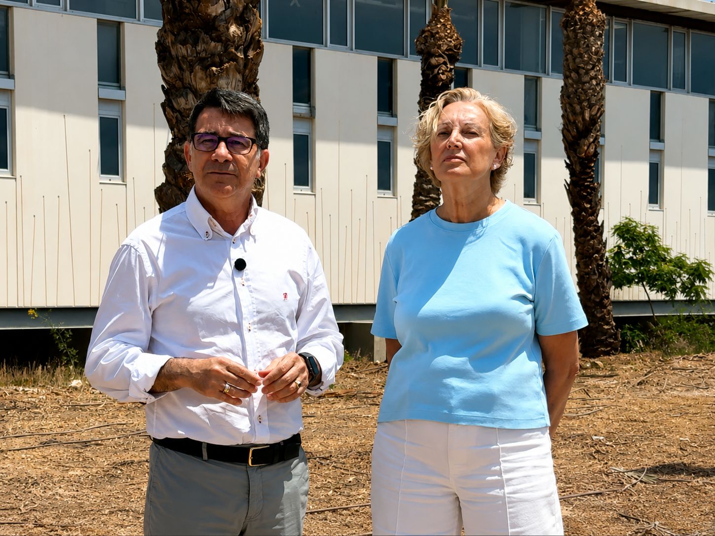 Visita de l'alcalde i la regidora de Medi Ambient a la zona de replantació de palmeres