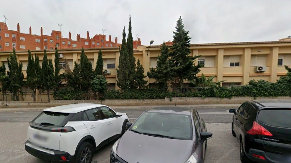 Façana de l'edifici en el qual s'ubicarà el nou Centre de Dia d'Alacant