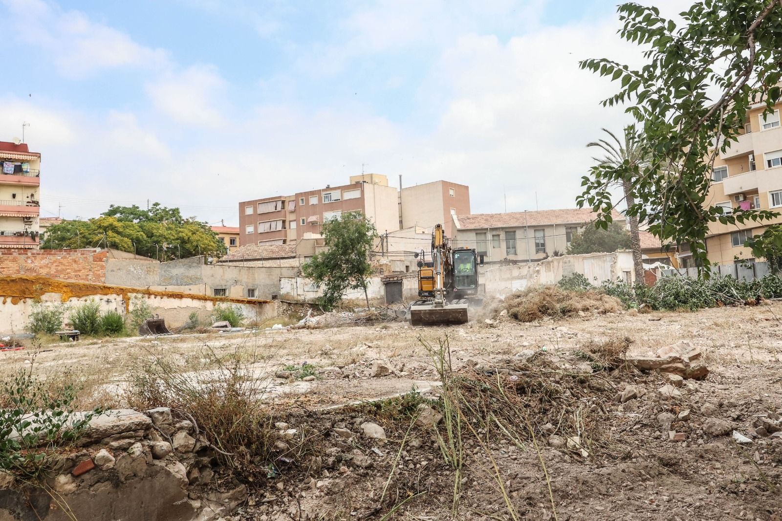 Obra en l'aparcament d'Emérito Maestre a Elda Obra en l'aparcament d'Emérito Maestre a Elda