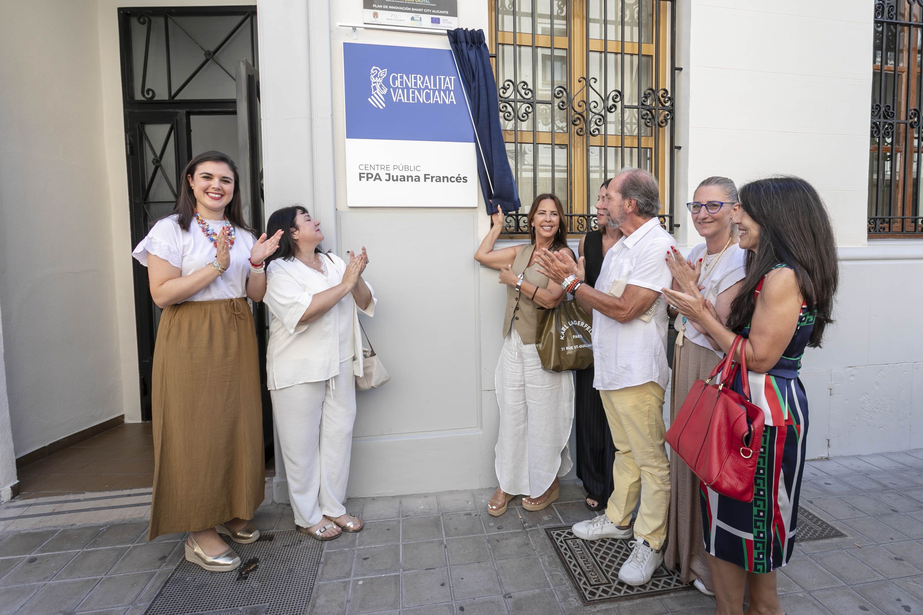 El centre de formació per a adults de Capità Segarra a Alacant rep el nom de l'artista Juana Francés
