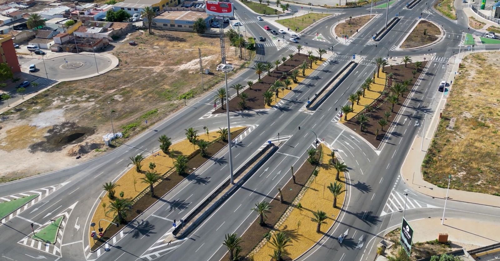 Elx finalitza l'enjardinament de les rotondes situades en la Ronda Oest