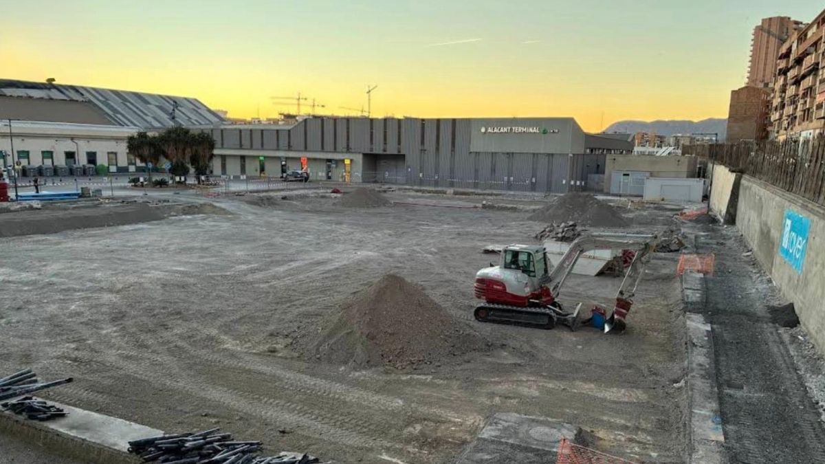 Obras en el nuevo aparcamiento de Renfe