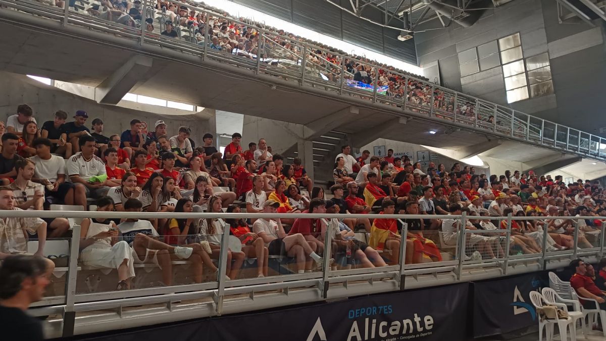 Pabellón Pedro Ferrándiz repleto de público para ver a España en el primero partido del Mundial 2026 
