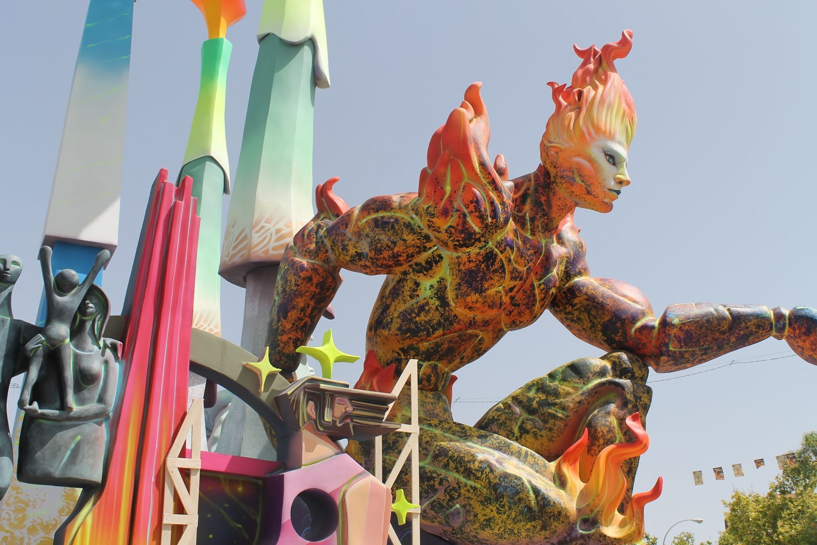 Figura del fuego en la Hoguera Polígon de Sant Blai 2026 en Alicante Figura del fuego en la Hoguera Polígon de Sant Blai 2026 en Alicante