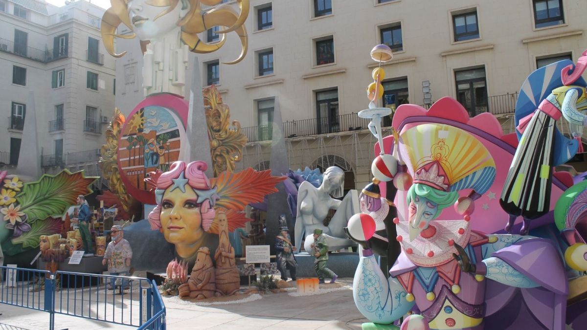 Hogueras oficiales de 2026 en la plaza del Ayuntamiento