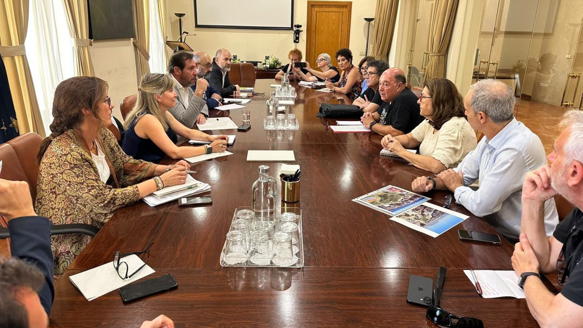 Reunión del ministro Óscar Puente con los vecinos de Alicante por el Parque Central