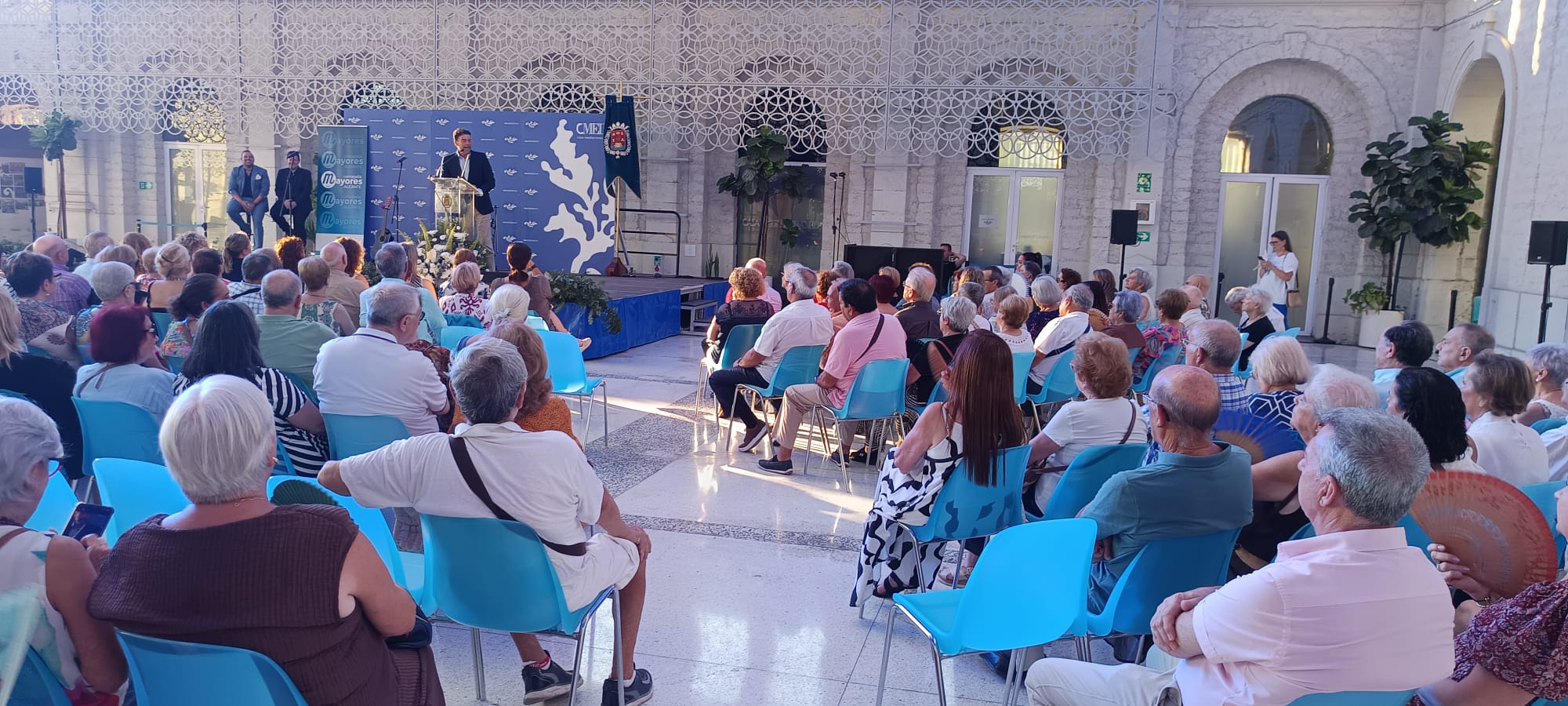 Acto de reconocimiento a los voluntarios de los centros de mayores de Alicante Acto de reconocimiento a los voluntarios de los centros de mayores de Alicante