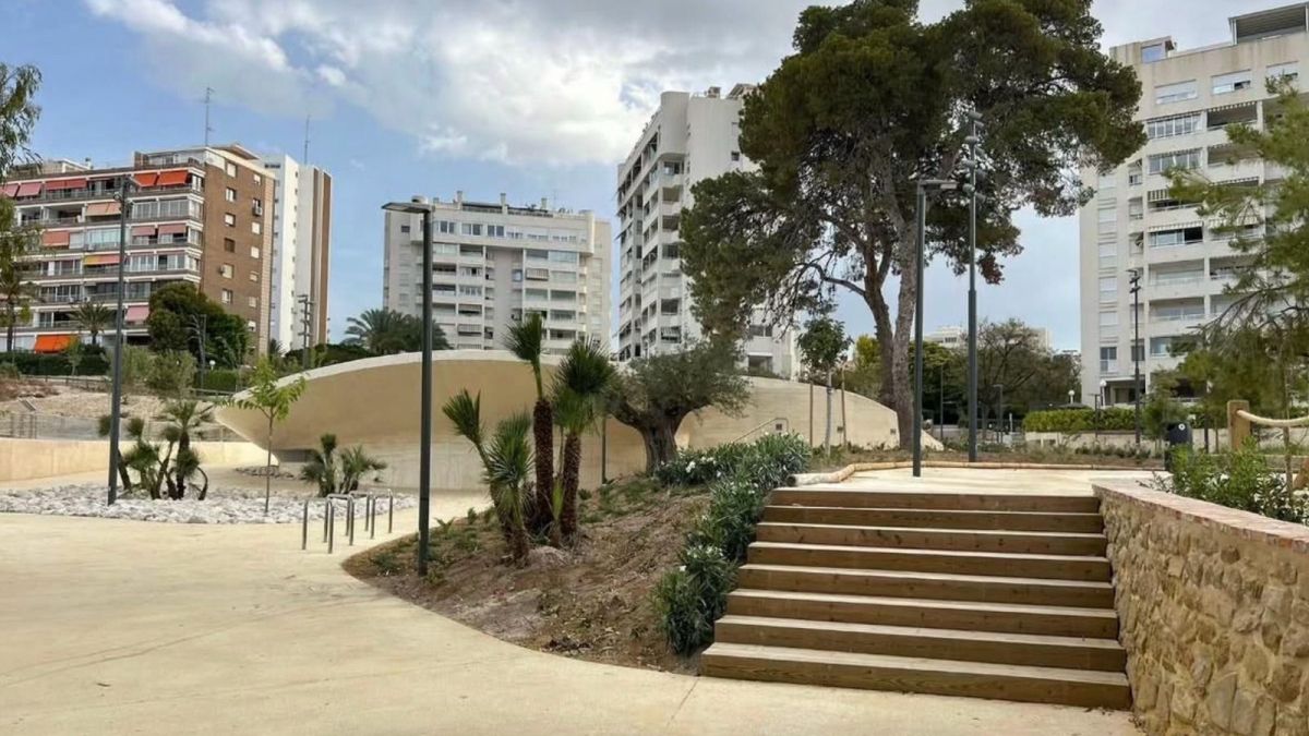 Nueva zona verde y peatonal en el parque de La Almadraba en Alicante