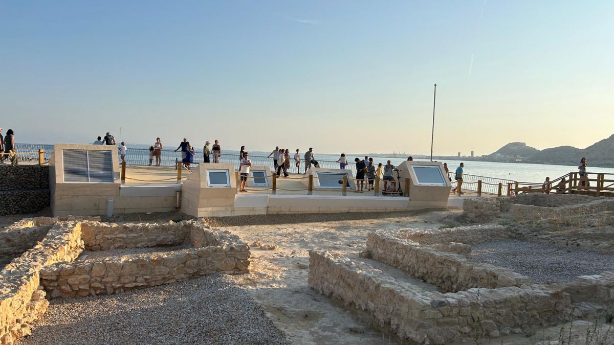 Yacimiento arquelógico en la playa de La Almadraba