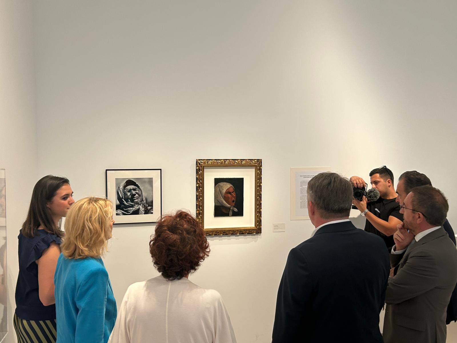 Fotografía “Madre de Srebrenica” en el MACA Fotografía “Madre de Srebrenica” en el MACA