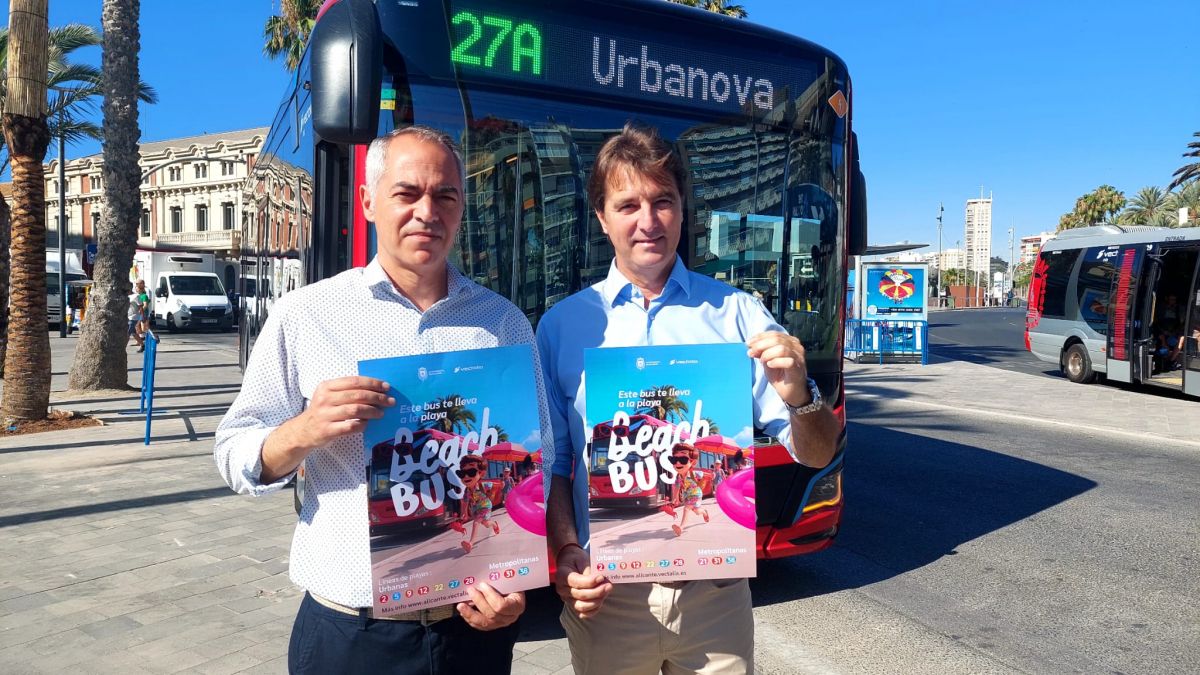 Carlos de Juan y Juan Antonio Martí presentan el BeachBus a las playas de Alicante