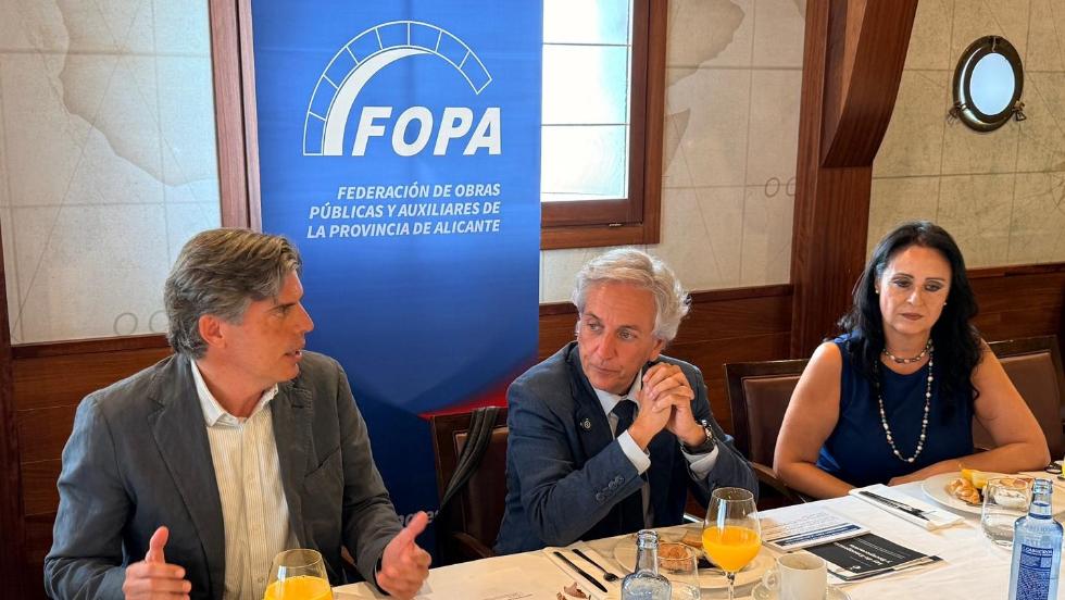 Raúl Mérida en un desayuno con la Federación de Obras Públicas de Alicante (FOPA).