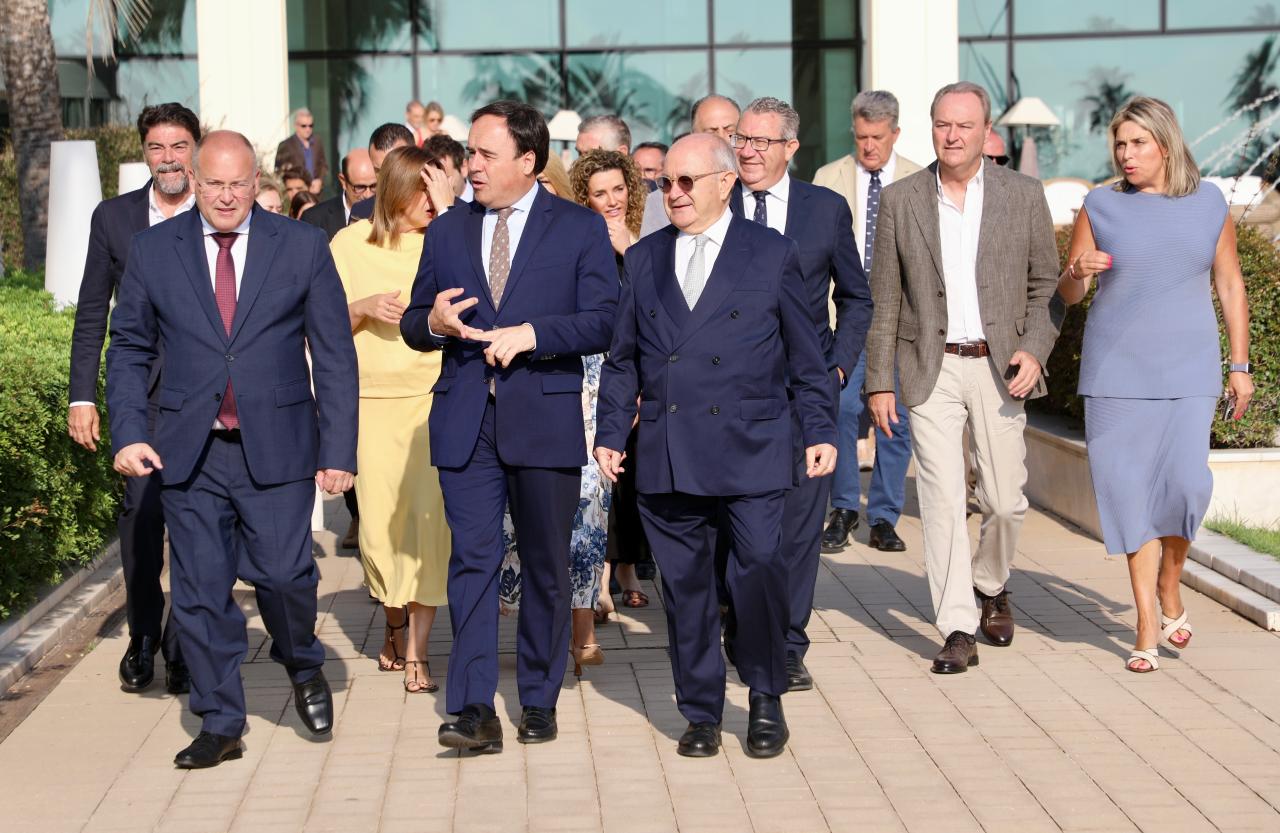 Juanfran Pérez Llorca asiste al desayuno informativo del Fórum Europa Tribuna Mediterránea