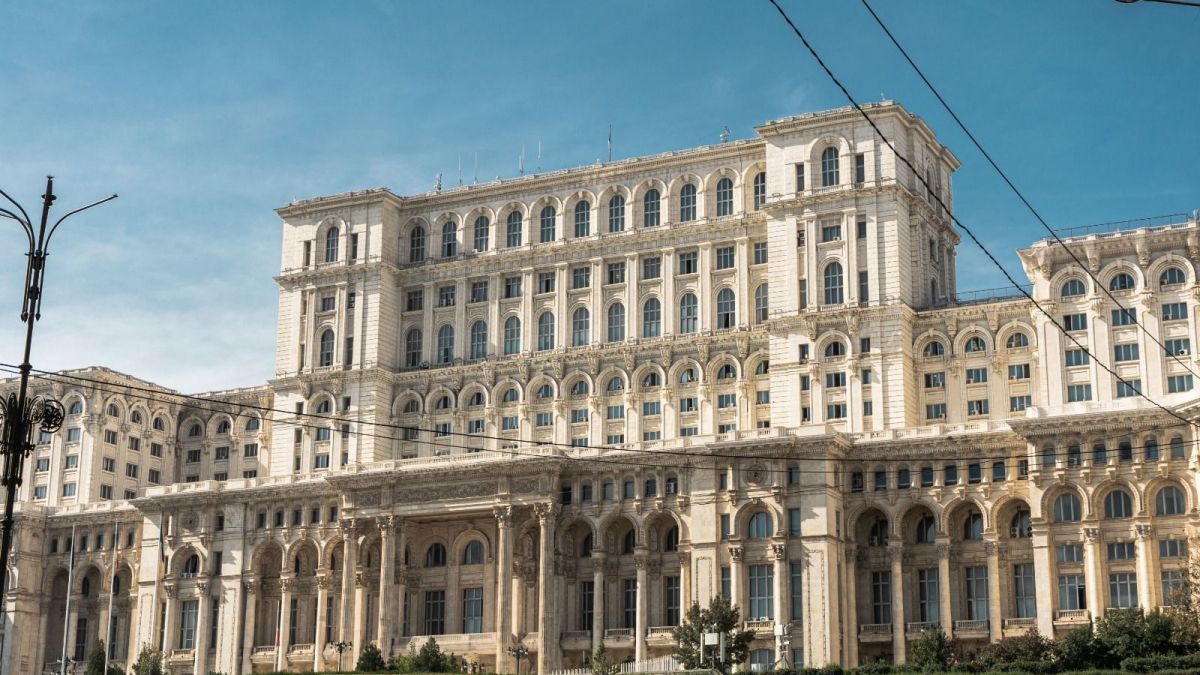 Vista del impresionante Palacio del Parlamento de Bucarest Vista del impresionante Palacio del Parlamento de Bucarest