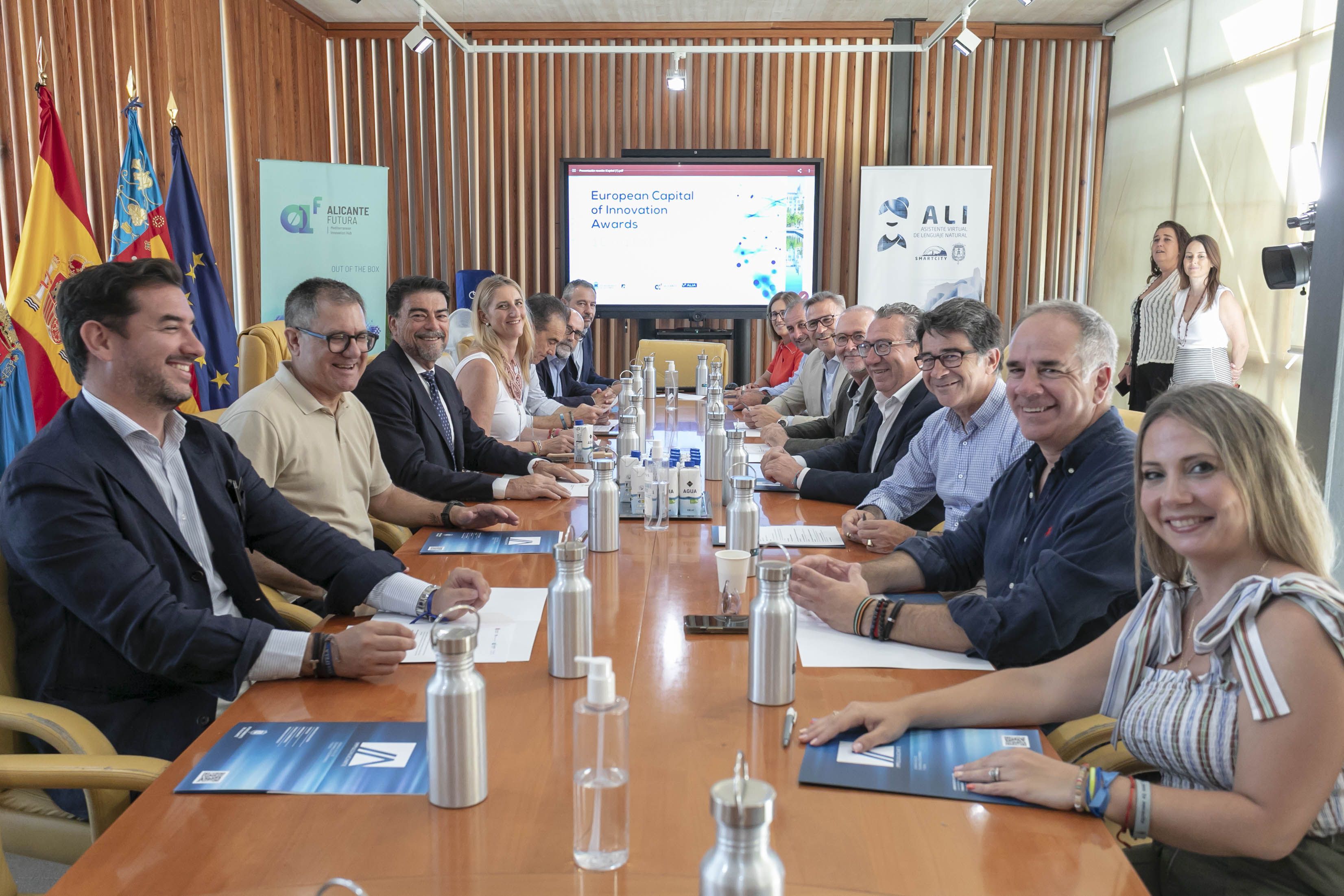 Alicante recaba el apoyo de la Diputación y de los alcaldes de la provincia a su candidatura como Capital Europea de la Innovación 2027