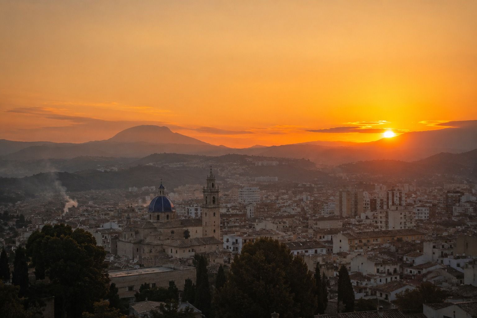 L'alba a la ciutat d'Alcoi